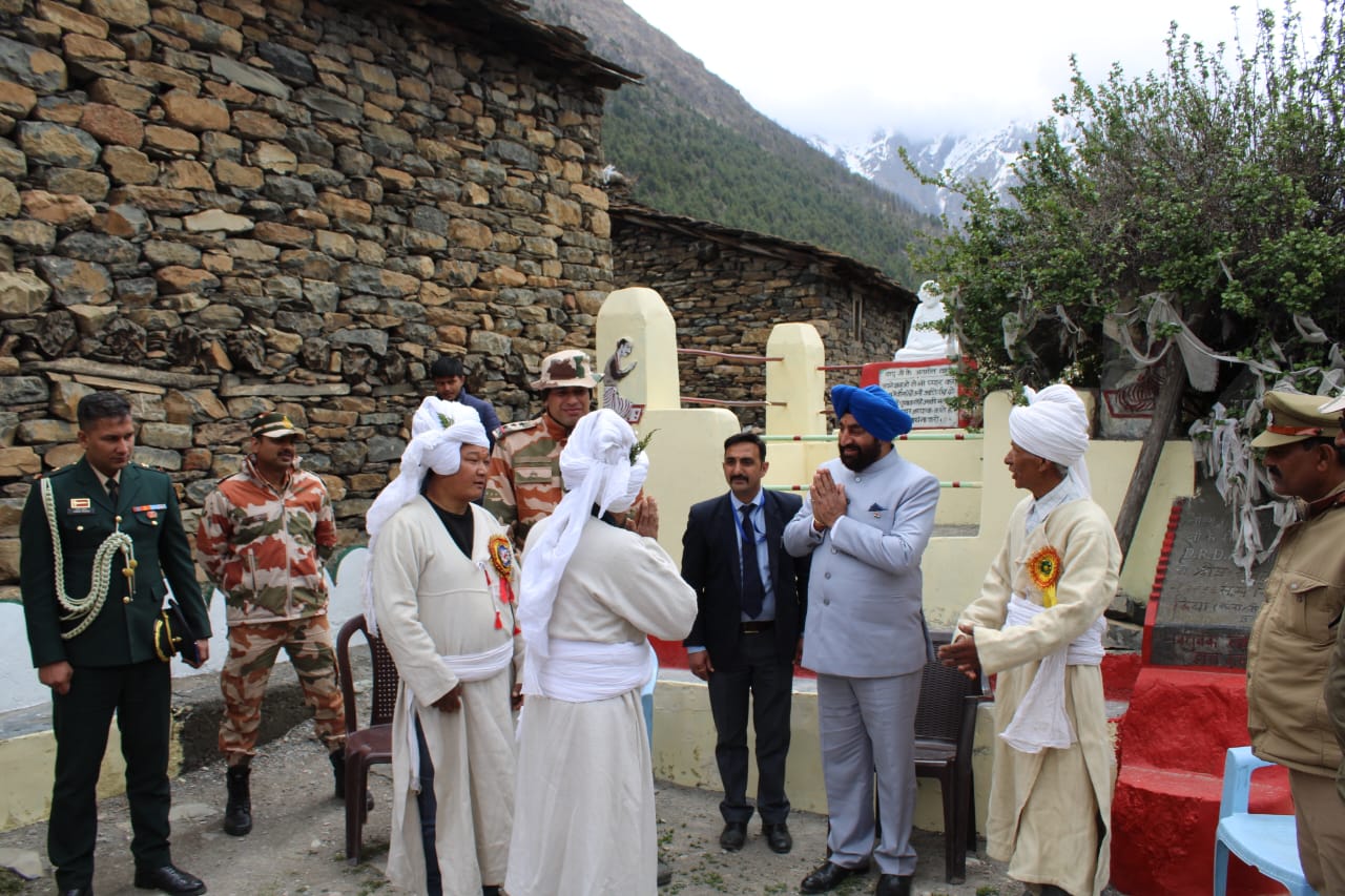 Governor Gurmeet Singh visits Pithoragarh border areas