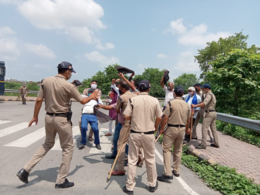 सपा और भीम आर्मी ने सीएम को काले झंडे दिखाएं