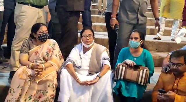 पश्चिम बंगाल की मुख्यमंत्री और तृणमूल कांग्रेस की अध्यक्ष ममता बैनर्जी भी आ चुकी हैं वाराणसी