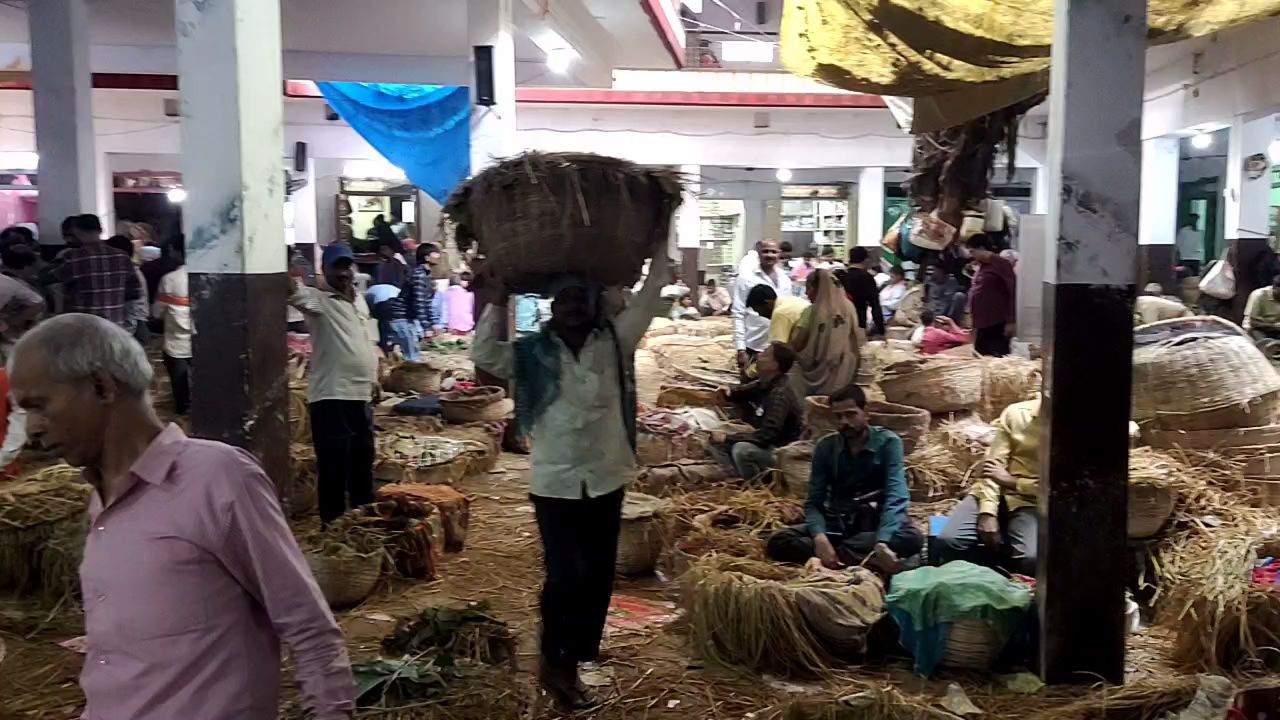 10,000 લોકો વ્યવસાય સાથે સંકળાયેલા