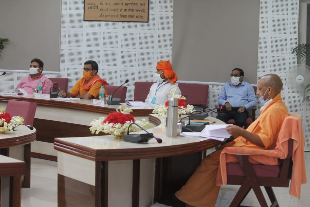 cm yogi held a meeting with officials of varanasi division