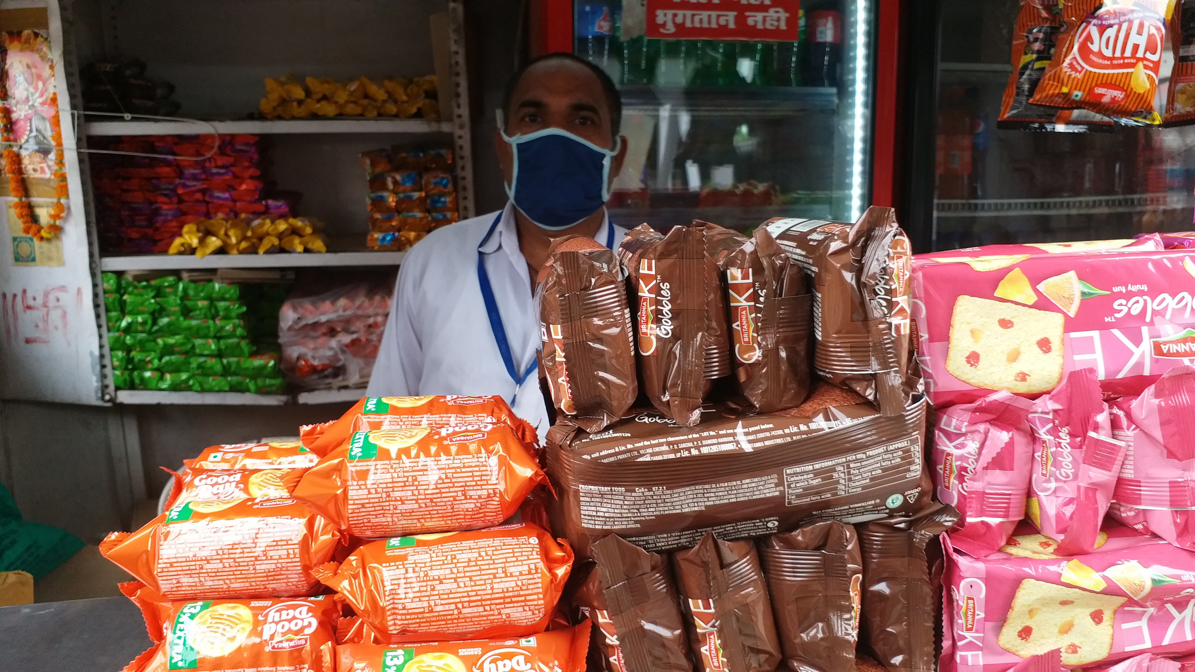 no crowd in railway canteen in varanasi