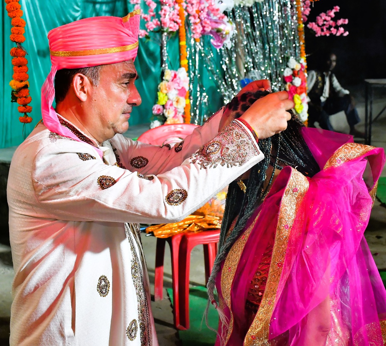 सात समंदर पार से आए विदेशी जोड़े की हिंदुस्तानी शादी