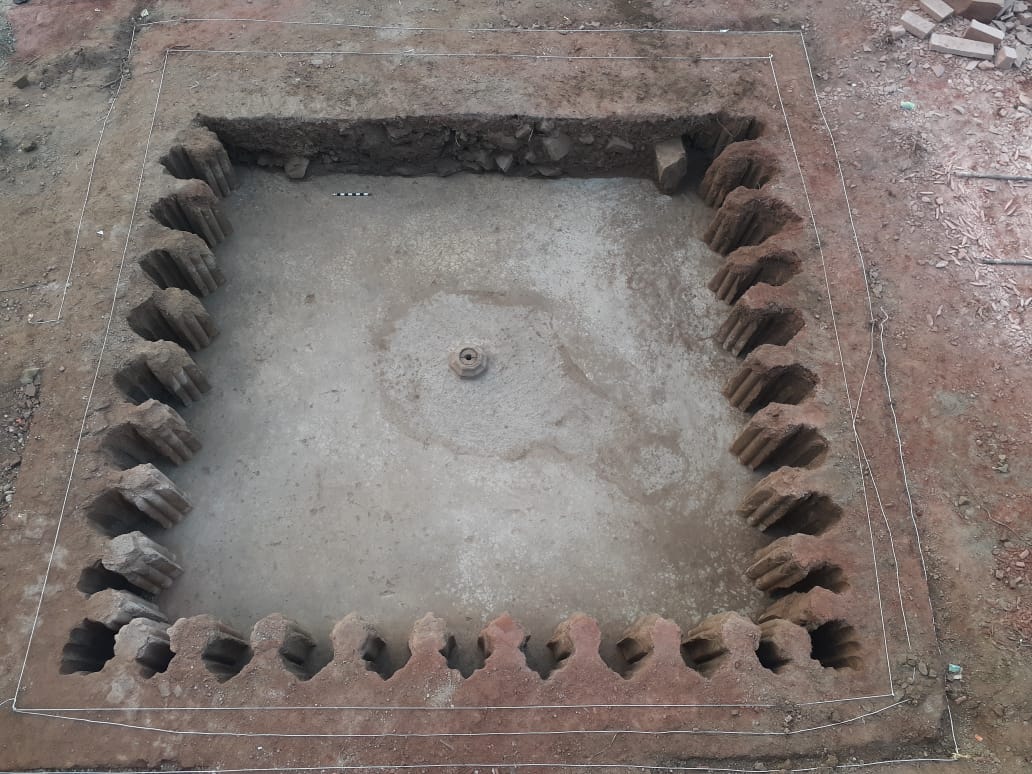 450-year-old-water-tank-found-in-fatehpur-sikri-of-agra-in-todermal-residence-finance-minister-of-akbar