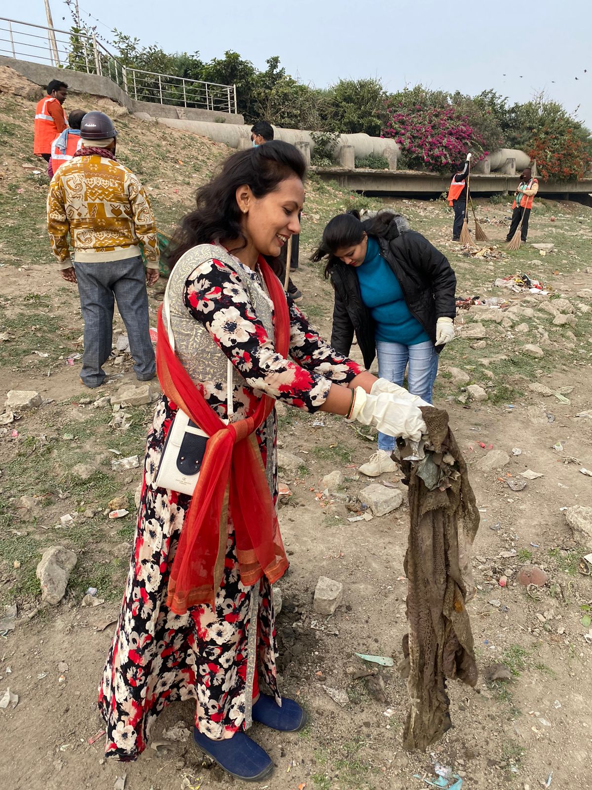 आगरा में एतमादउद्दौला व्यू प्वाइंट पर सफाई अभियान