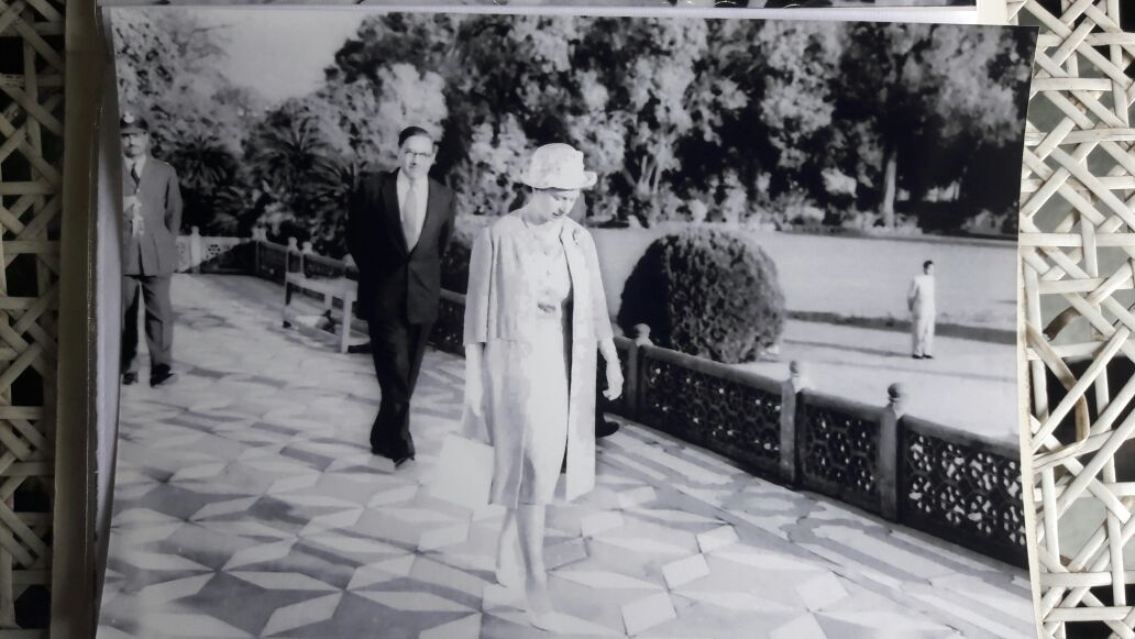 Recounting Queen Elizabeth Visit Taj Mahal