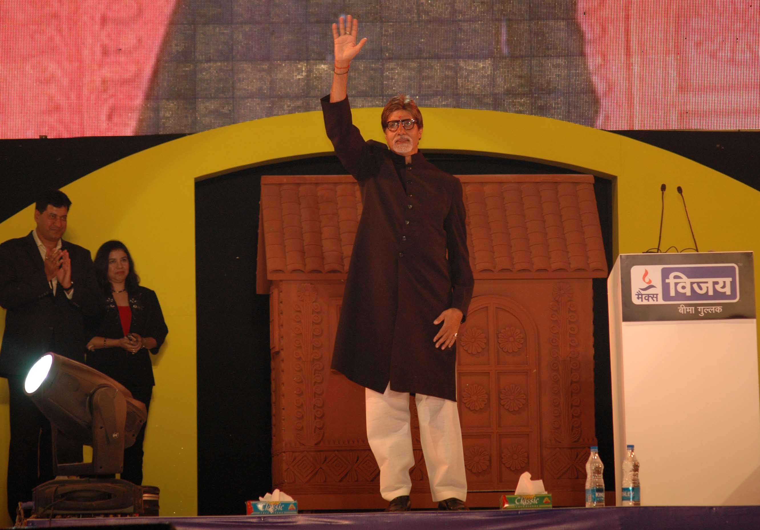 relation of amitabh bachchan and agra