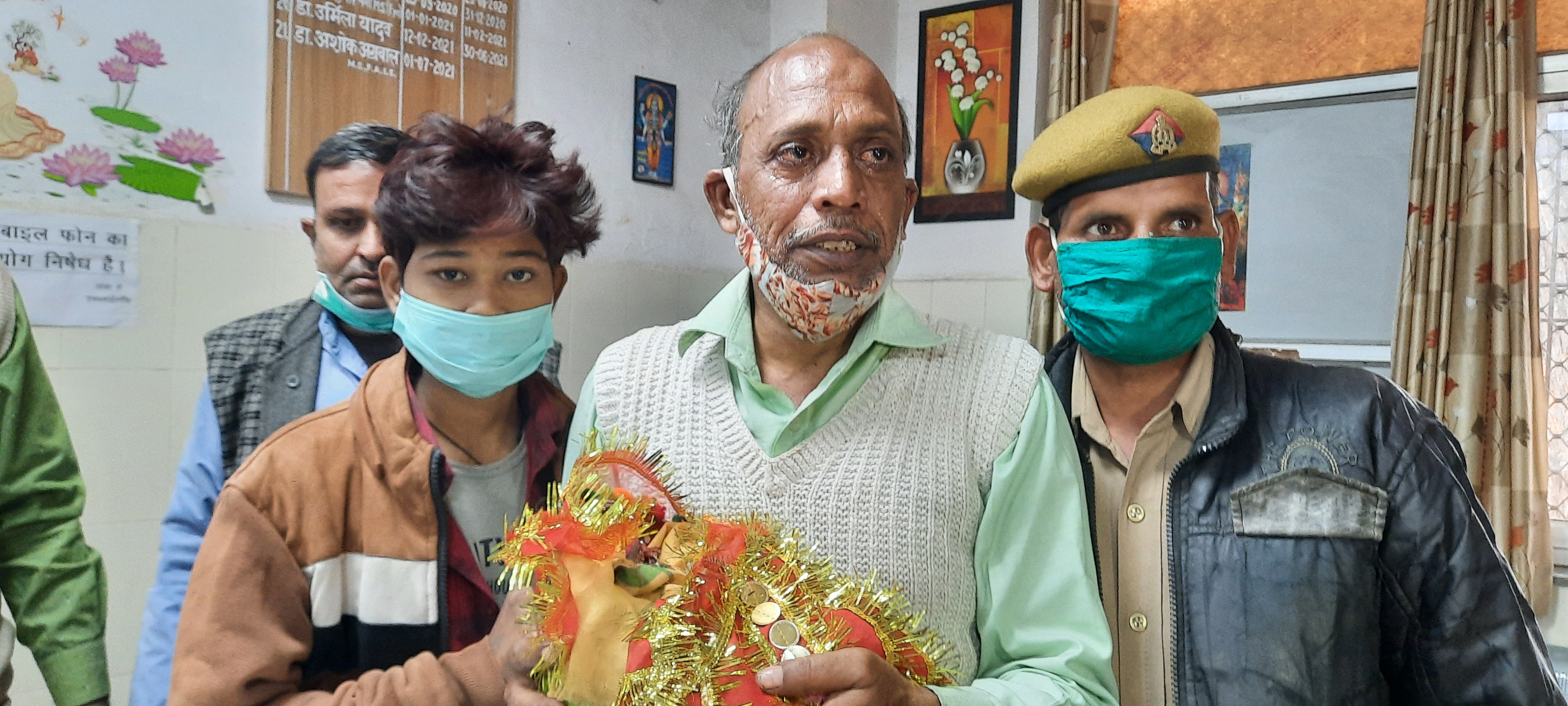 Devotee got Laddu Gopal idol plastered