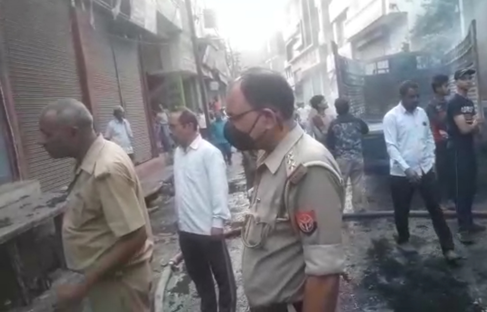 आग लगने की सूचना पर पहुंची पुलिस.