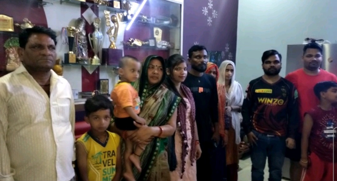 IPL 2023 में लगातार पांच छक्के लगाने वाले रिंकू सिंह का परिवार