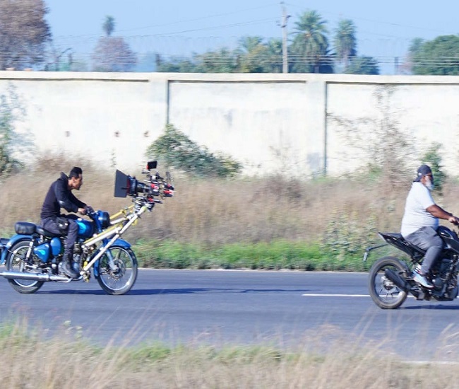 'अटैक' फिल्म की शूटिंग कर रहे जान अब्राहम.