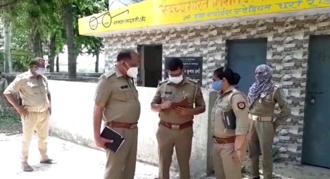 woman stabbed to death  woman killed  woman killed with knife  woman murder in aligarh  aligarh crime news  aligarh police  aligarh today news  महिला की हत्या  थाना अतरौली क्षेत्र  छर्रा रोड स्टेडियम  चाकू गोदकर हत्या  महिला की चाकू से गोदकर हत्या  चाकू से गोदकर हत्या  क्षेत्राधिकारी अतरौली सुदेश गुप्ता  अलीगढ़ समाचार  अलीगढ़ की ताजा खबर