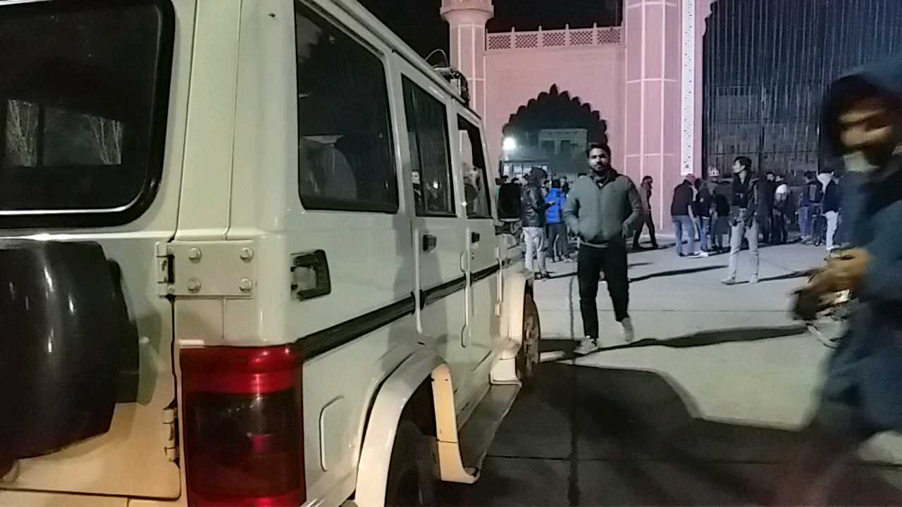 AMU students closed the centenary gate