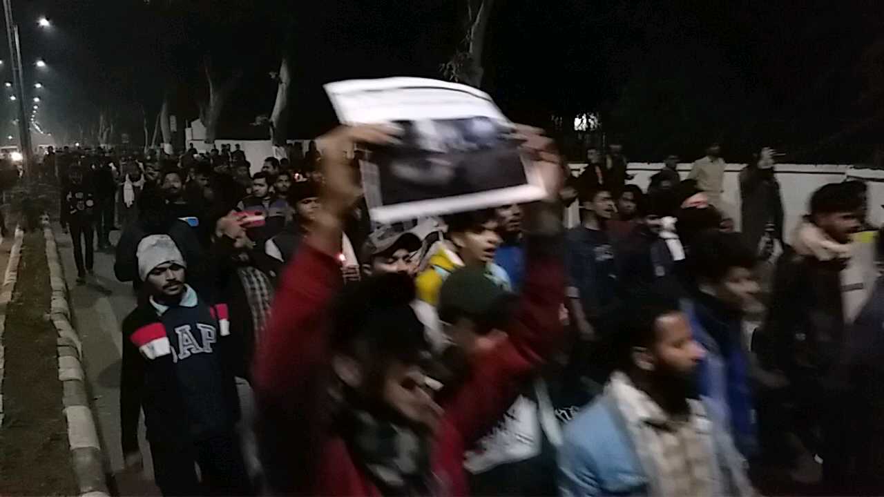 amu students protest with candle march