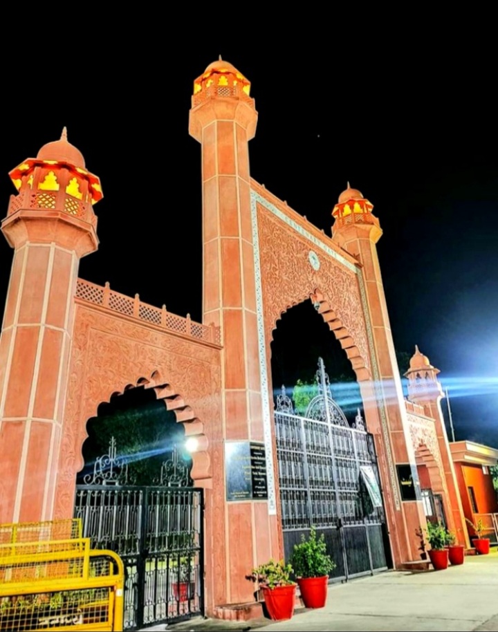 AMU To Open In Phased Manner: اے ایم یو کو آف لائن تدریس و تعلیم کے لئے مرحلہ وار طریقے سے کھولنے کا فیصلہ