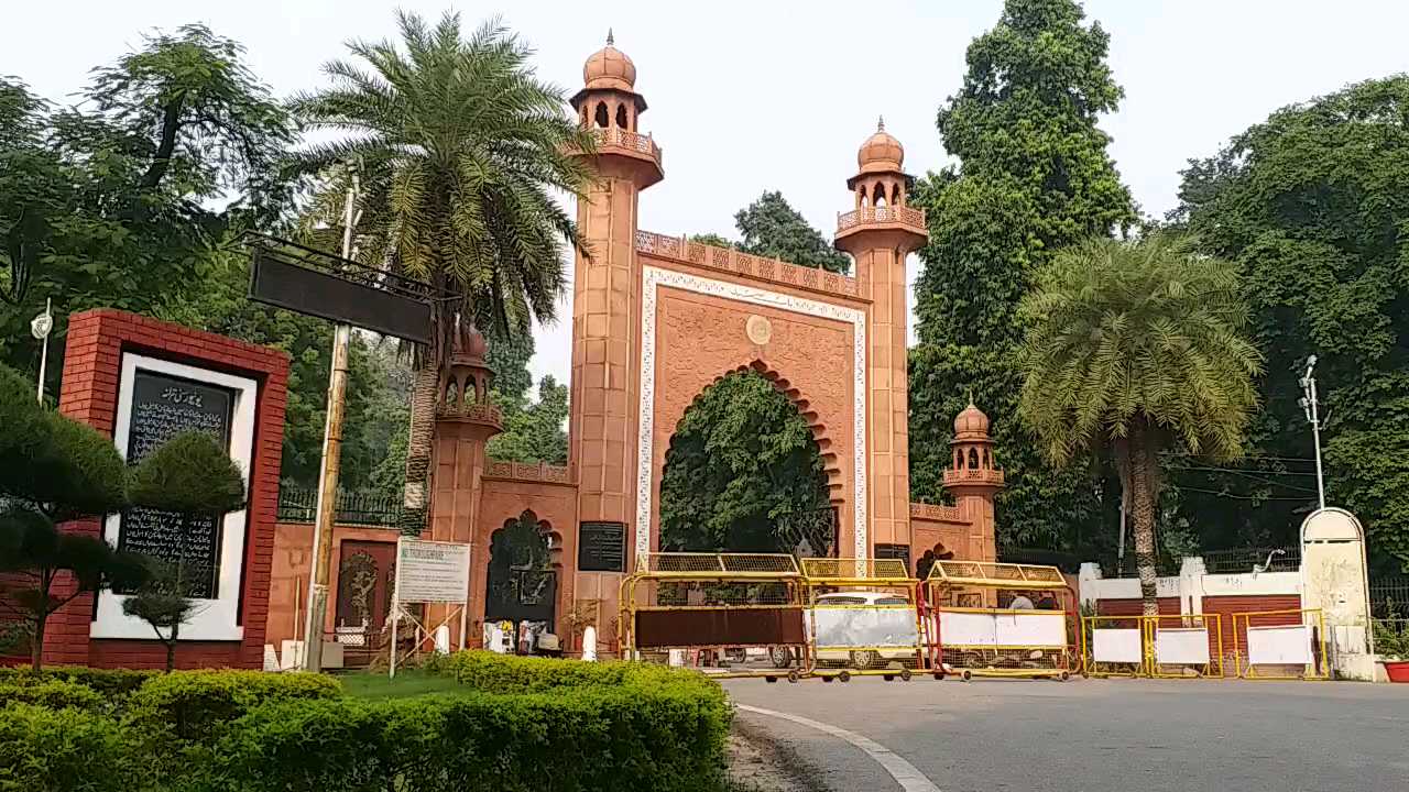 Urdu missing from new boards at Aligarh Muslim University