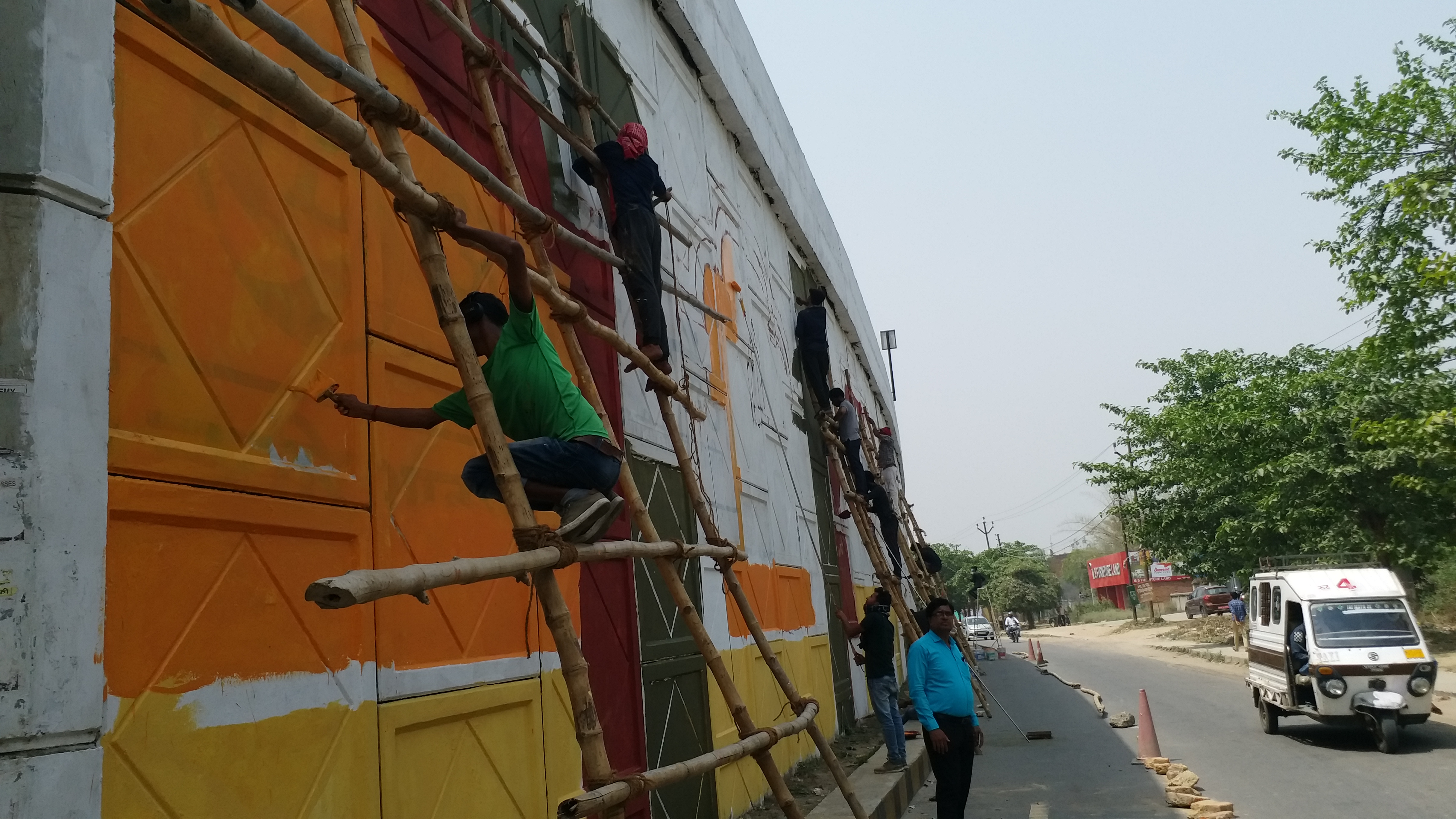 अयोध्या में दीवारों पर उकेरी जा रही पूरी रामकथा