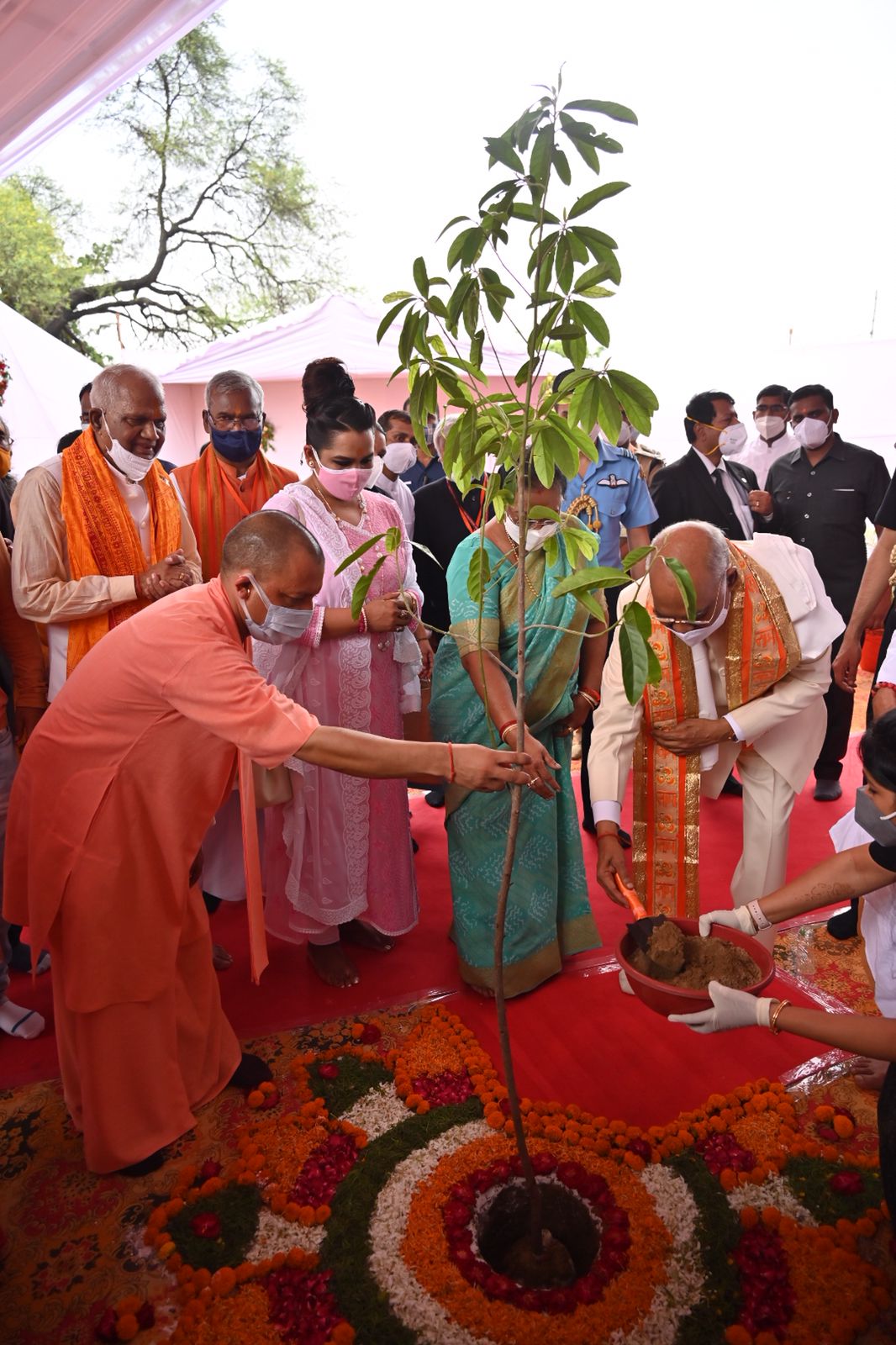 राष्ट्रपति कोविंद ने किया पौधरोपण