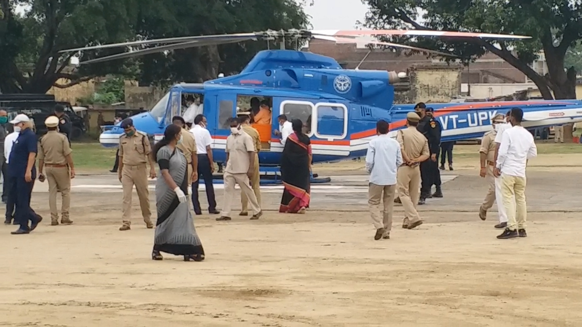 cm yogi inspected divisional hospital in azamgarh