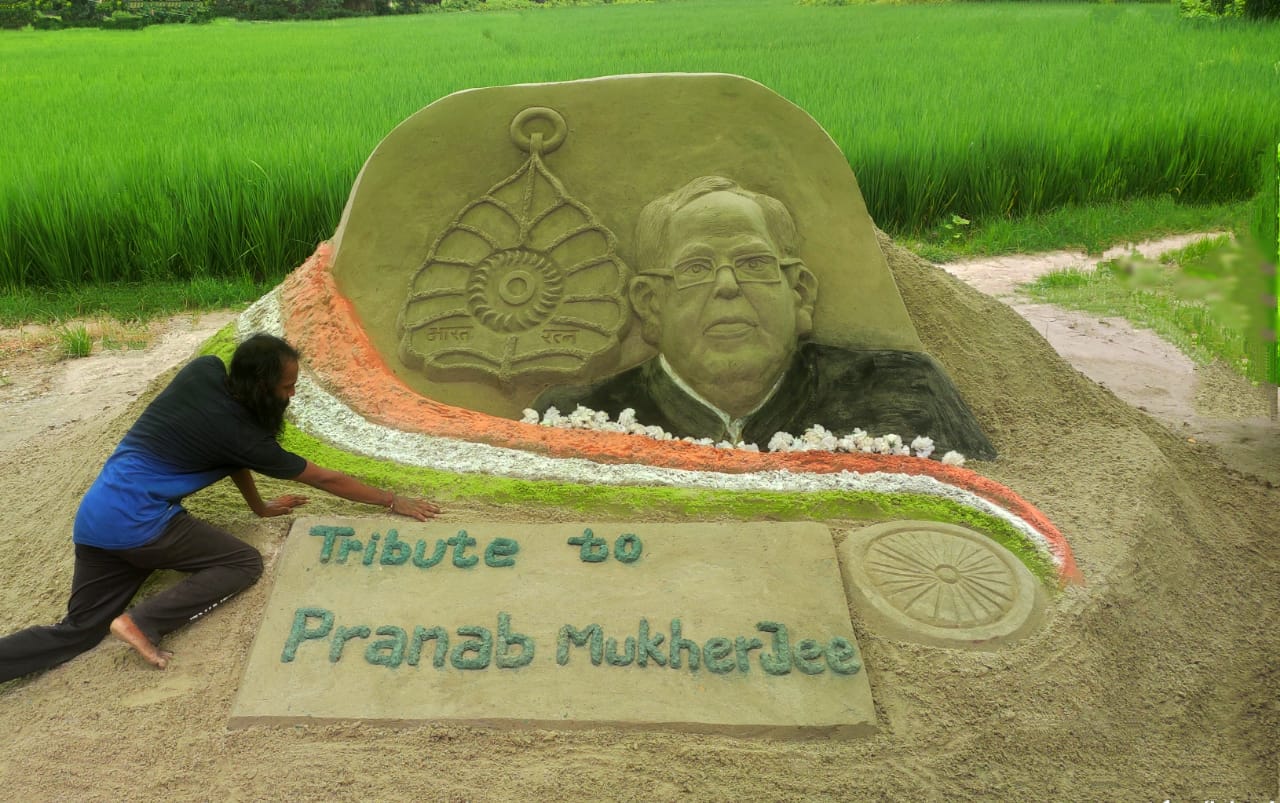 Tribute to Pranab Mukherjee through Sand Art