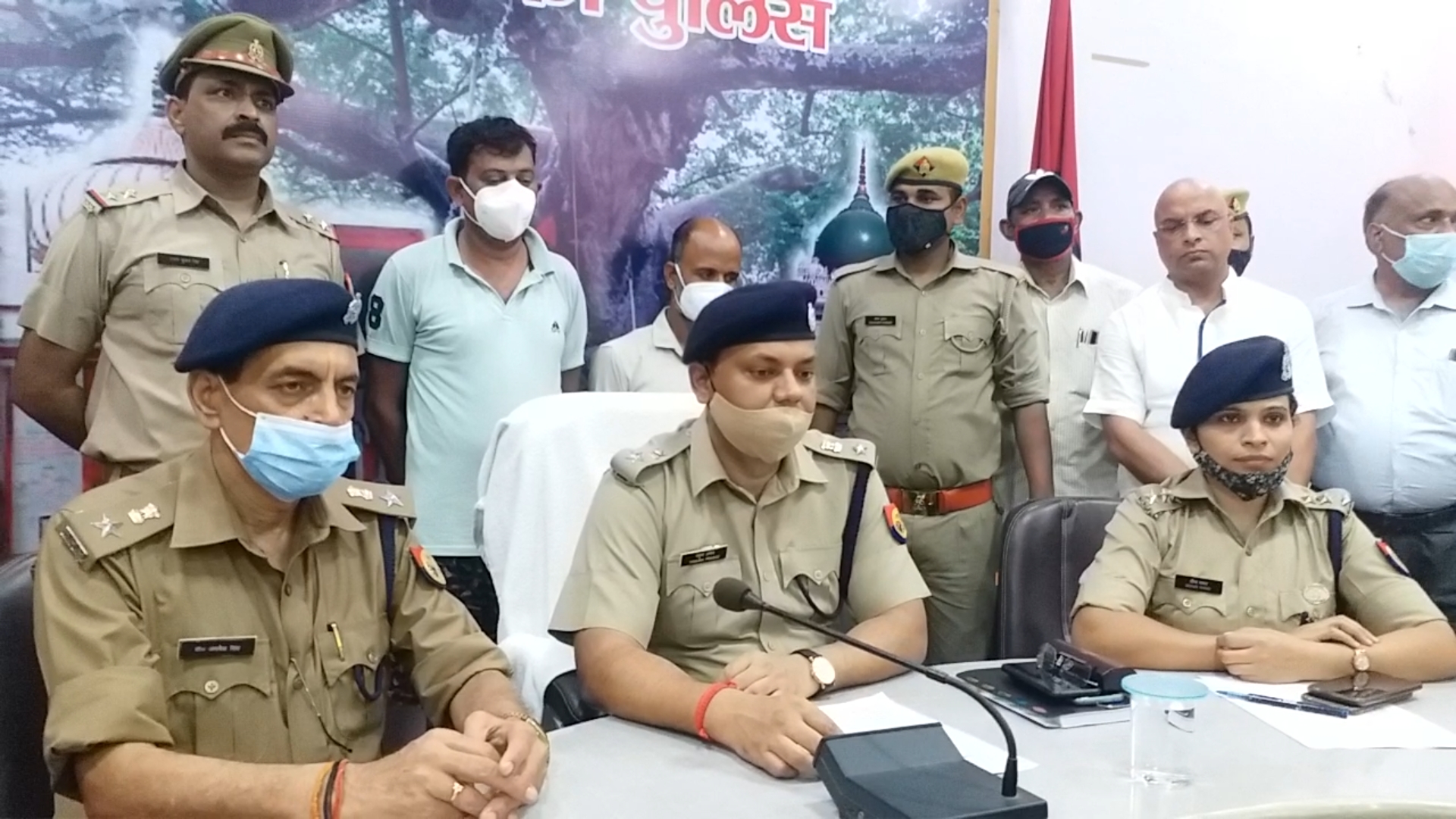 अवैध शराब तस्करों को पुलिस ने धरा.