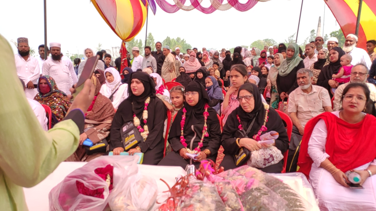 Plane Departs from Bareilly for Umrah