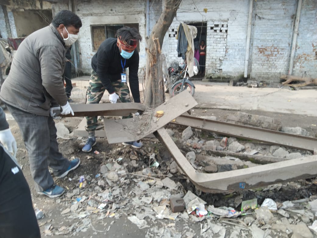 بریلی میونسپل کارپوریشن یعنی (بی ایم سی) سے اپنے محلہ میں صفائی کرائے جانے کا مطالبہ