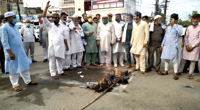 شہر کے ایوب خاں چوراہے پر چین کے صدر شی جنگ پن کا پتلا نذرِآتش