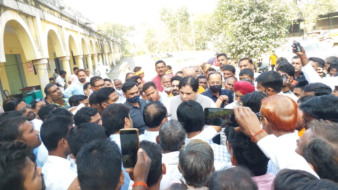 Varun Gandhi attacks Yogi govt, alleges corruption in agri mandis