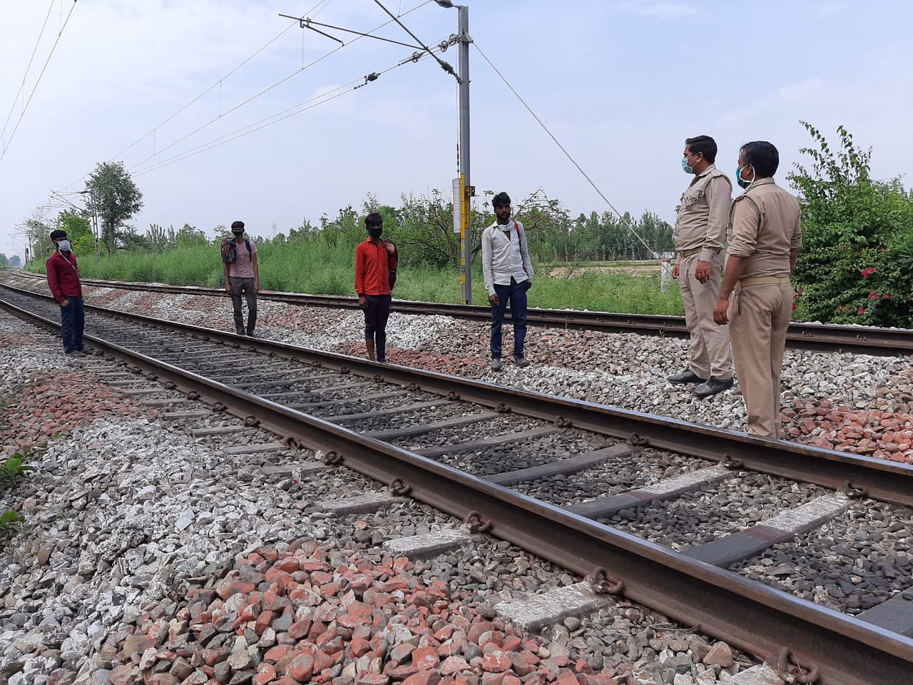 migrant laborers stopped at bareilly rampur border