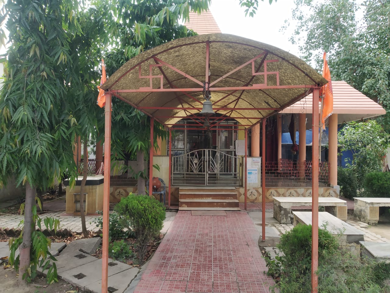 त्रिपुरारी नाथ मंदिर में चोरी