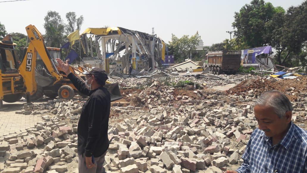 sp-mla-shahjil-islam-petrol-pump-was-demolished-by-bareilly-development-authority