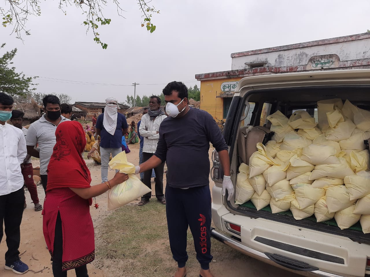 Devaria: Ram Avatar Cadia Charitable Trust distributes rations to 6500 families