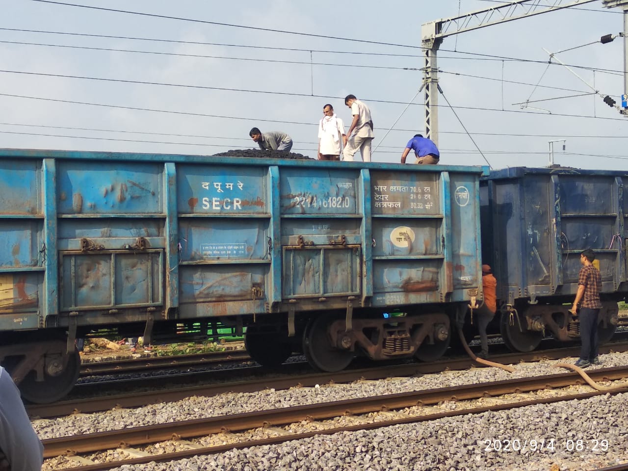 fire broke out in a coach of a goods train in fatehpur