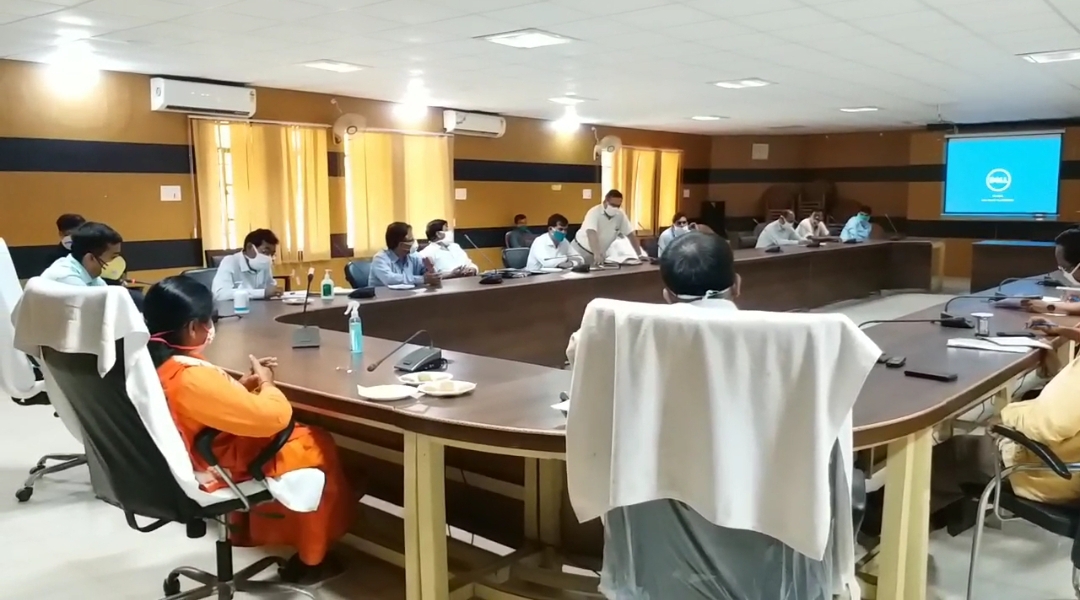 sadhvi niranjan jyoti held a review meeting with officials