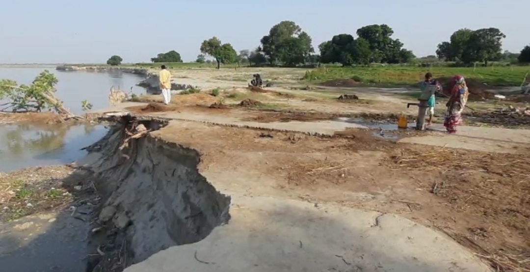 houses were washed away by erosion of Ganga