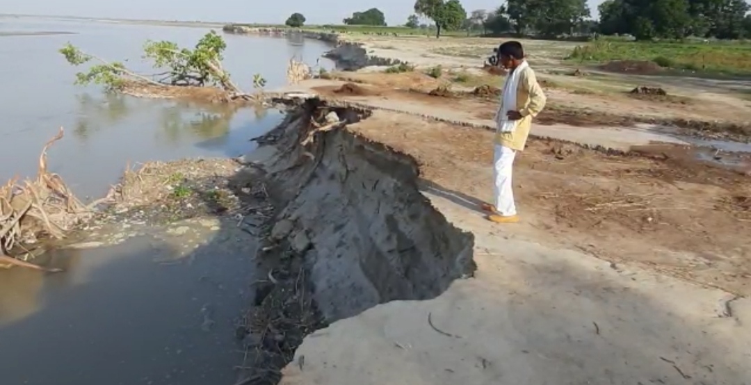 houses were washed away by erosion of Ganga