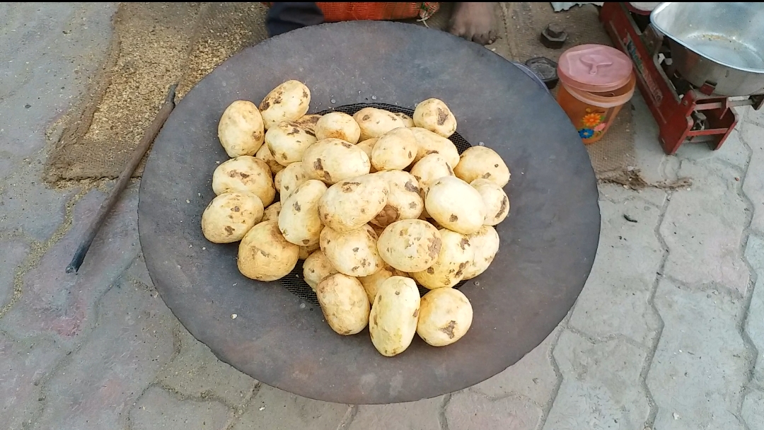 लजीज 'भुना हुआ आलू' खाते ही भूल जाएगा रेस्टोरेंट का स्वाद.