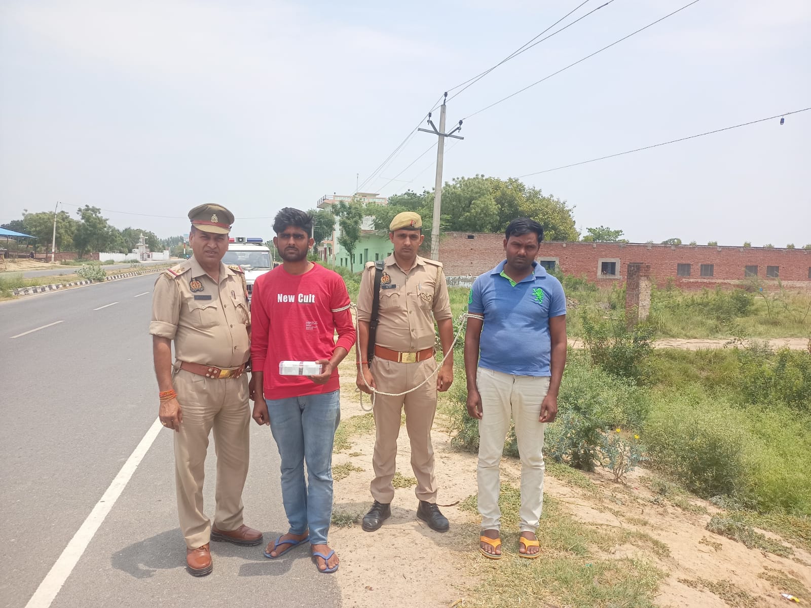 फिरोजाबाद में दो जालसाज गिरफ्तार