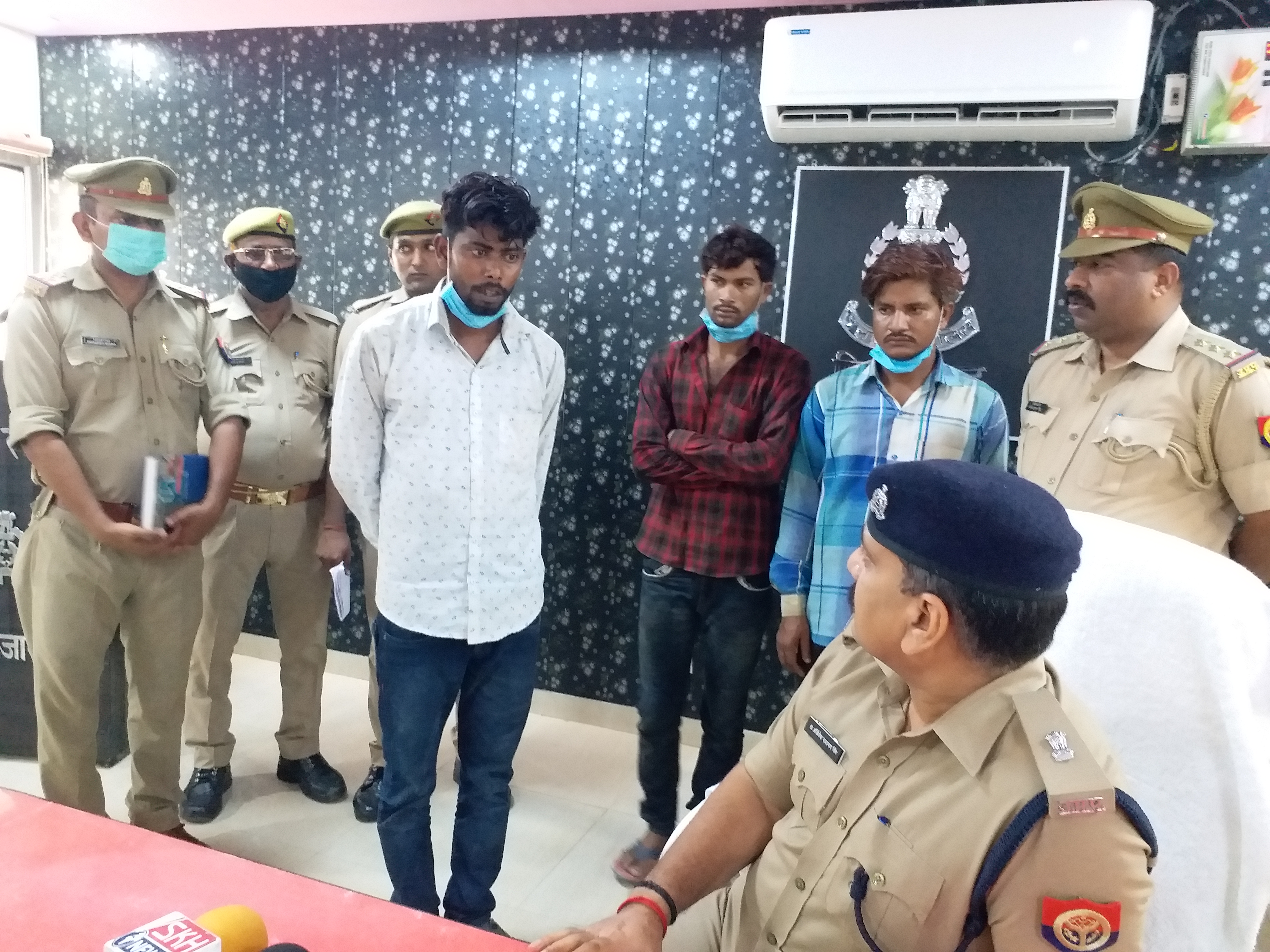 पुलिस के हत्थे चढ़े तस्कर