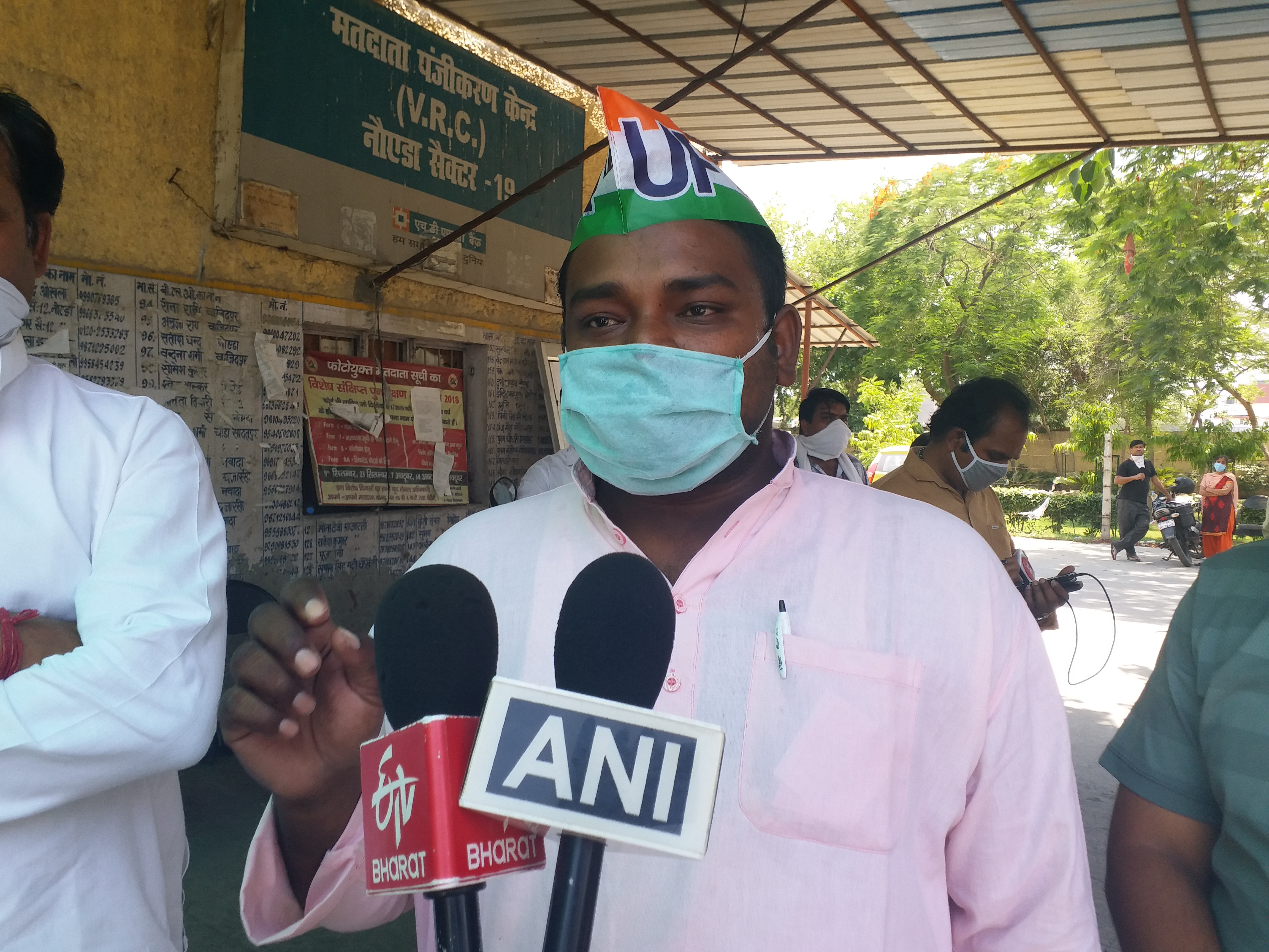 Congress submitted memorandum to city magistrate over bus politics in noida