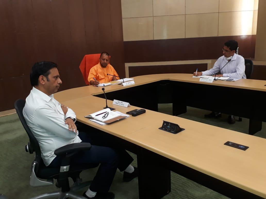 cm yogi meeting over corona virus in Gautam Buddha Nagar