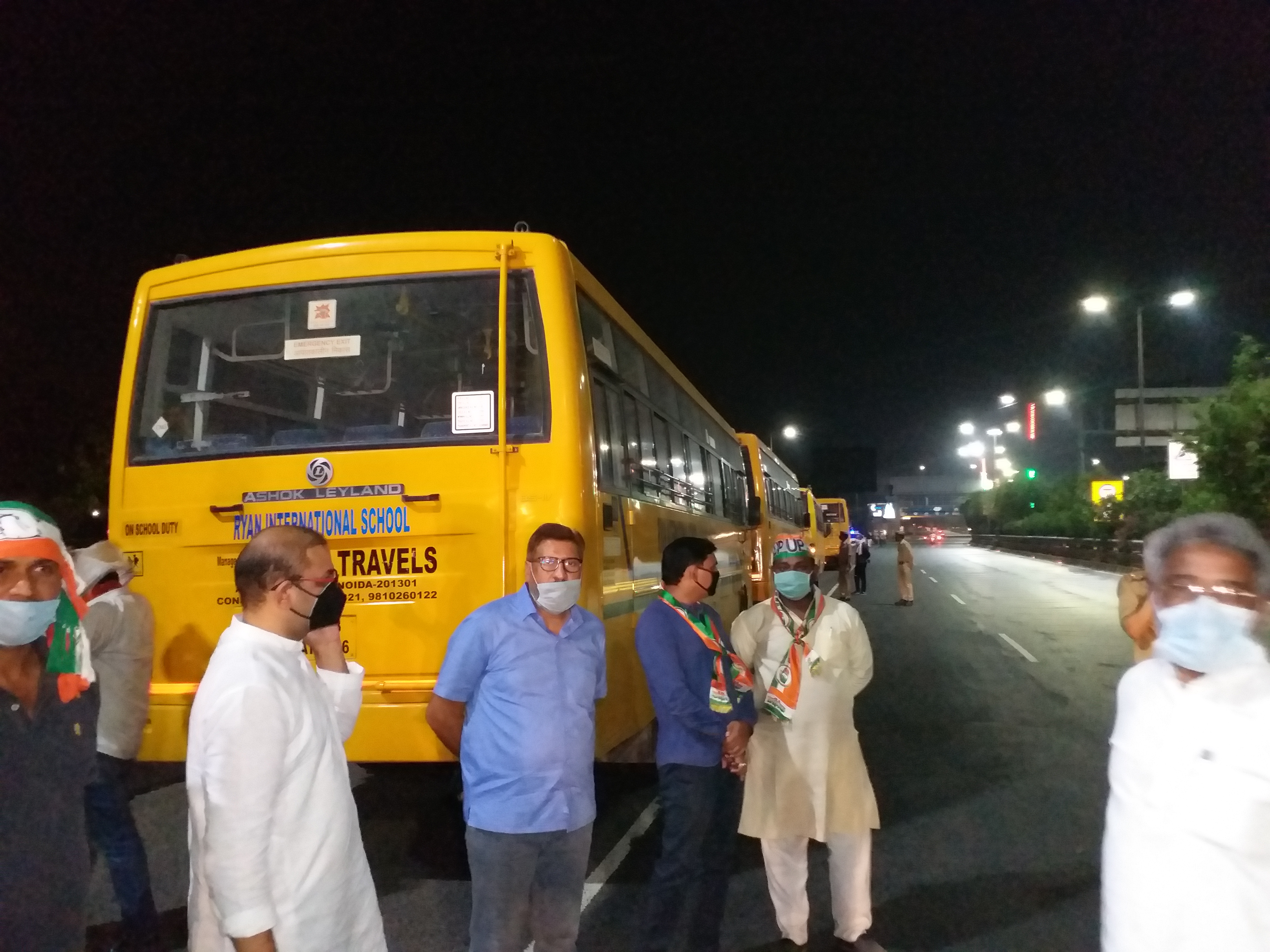 Congress workers arranged additional buses for migrants workers in noida