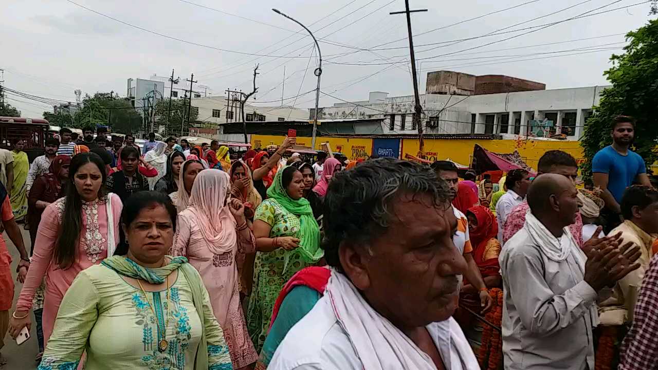 Mouji Baba's tableau was taken on the day of Guru Purnima in Noida