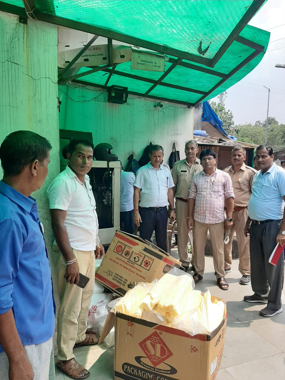 Large amount of polythene seized by noida police