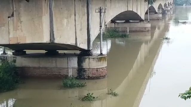 विकास के साथ विरासत का मुद्दा हावी