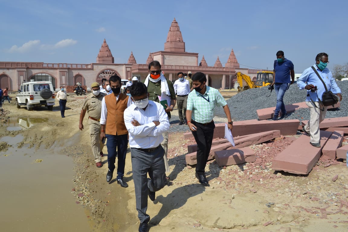 कमिश्नर ने परियोजनाओं का स्थलीय निरीक्षण किया