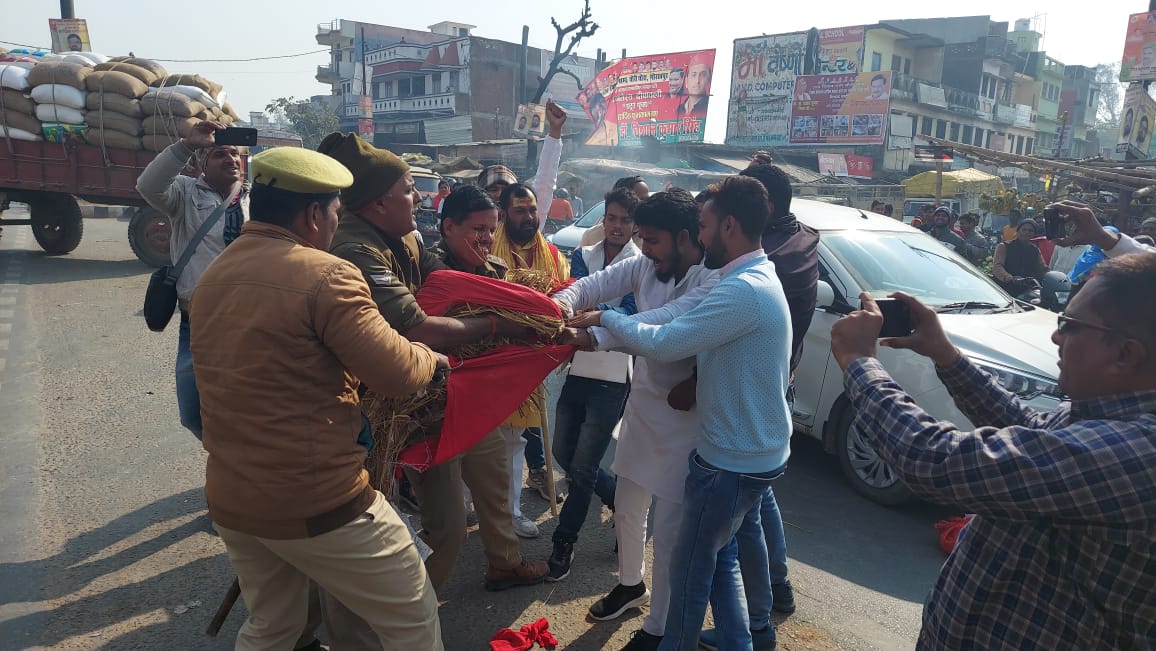 बिहार के पूर्व सीएम जीतन राम मांझी के खिलाफ लोगों का फूटा गुस्सा