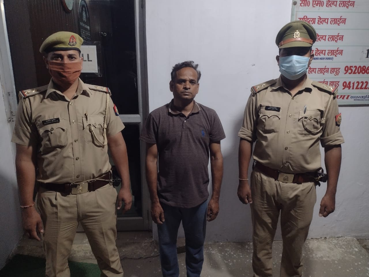 पुलिस की गिरफ्त में फैक्ट्री मालिक दिलशाद.