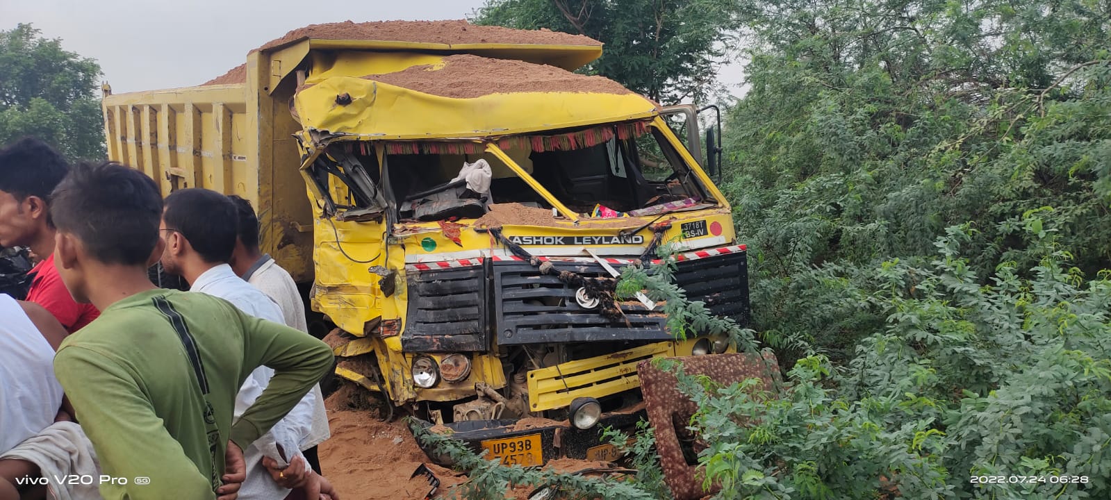 क्षतिग्रस्त ट्रक